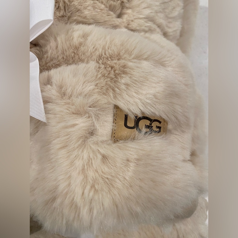 NWT UGG Euphoria Plush Faux Fur Reversible Throw Blanket - Picture 9 of 10